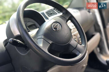 Хэтчбек Daihatsu Sirion 2006 в 