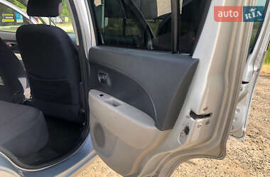 Хэтчбек Daihatsu Sirion 2006 в 
