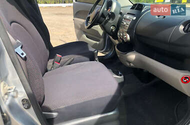 Хэтчбек Daihatsu Sirion 2006 в 