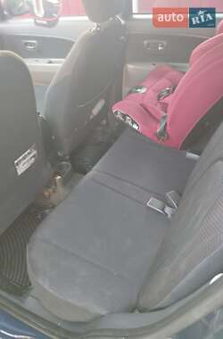 Хэтчбек Daihatsu Sirion 2006 в 