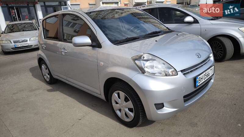 Хетчбек Daihatsu Sirion 2009 в 
