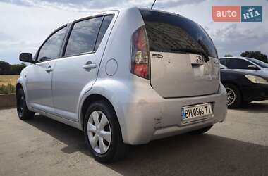 Хетчбек Daihatsu Sirion 2009 в 