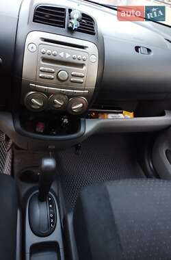 Хэтчбек Daihatsu Sirion 2008 в 