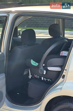 Хэтчбек Daihatsu Sirion 2007 в 