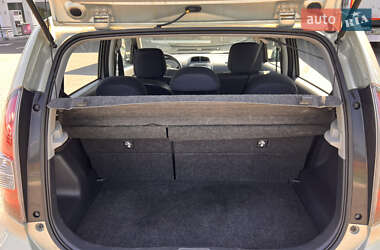 Хэтчбек Daihatsu Sirion 2007 в 