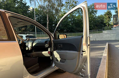 Хэтчбек Daihatsu Sirion 2006 в 