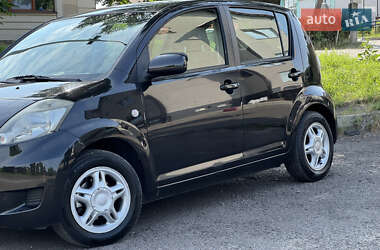 Хэтчбек Daihatsu Sirion 2007 в 