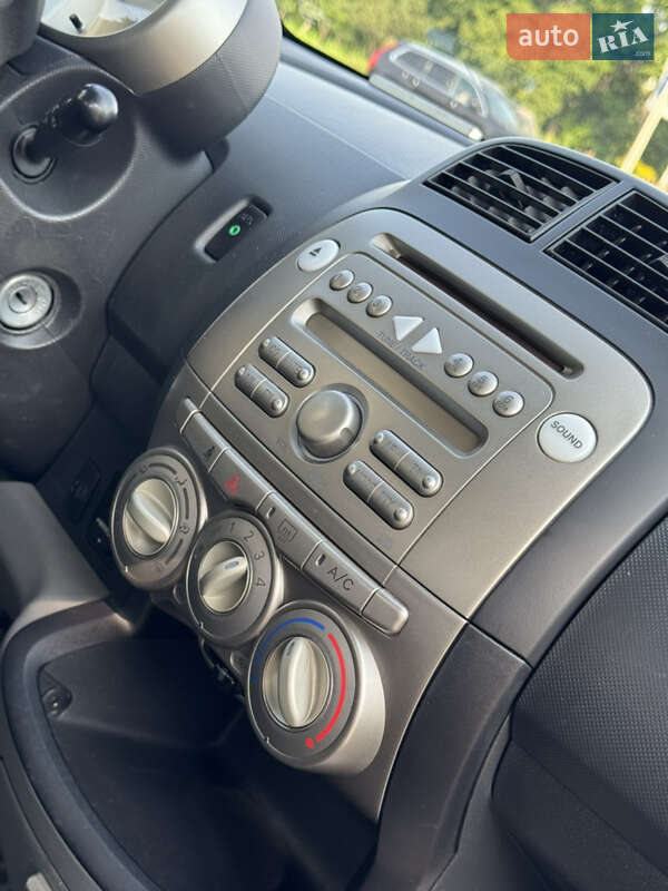 Хэтчбек Daihatsu Sirion 2007 в Львове