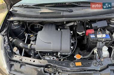 Хэтчбек Daihatsu Sirion 2007 в 