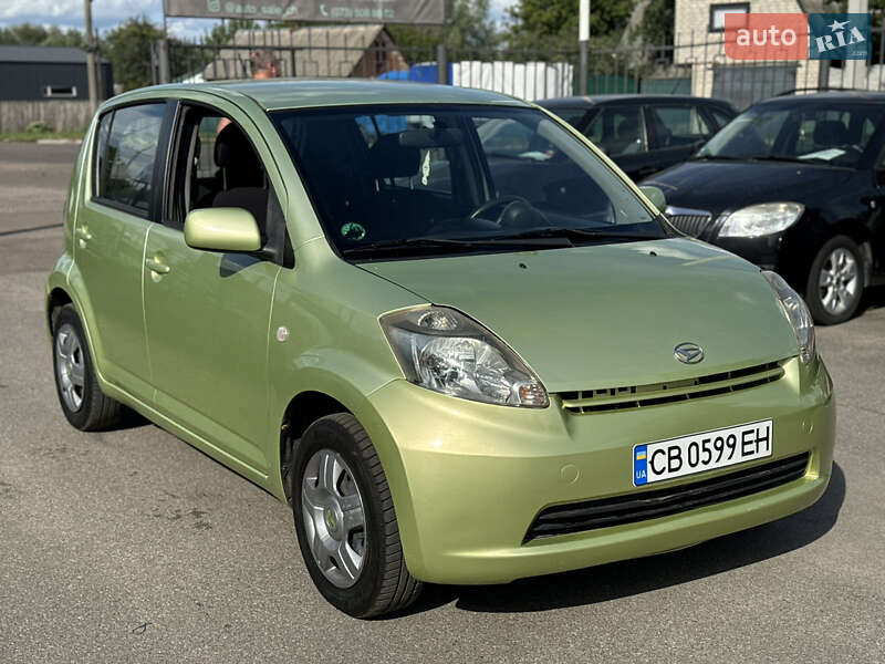 Хэтчбек Daihatsu Sirion 2005 в 