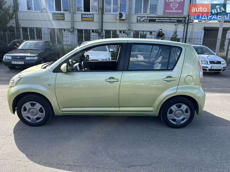 Хетчбек Daihatsu Sirion 2005 в Чернігові
