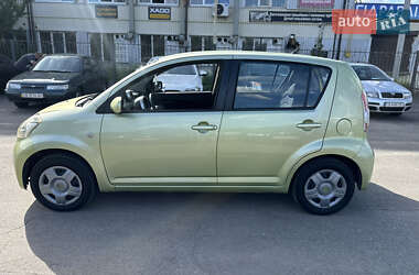 Хэтчбек Daihatsu Sirion 2005 в 