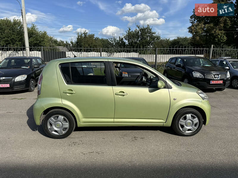 Хетчбек Daihatsu Sirion 2005 в Чернігові