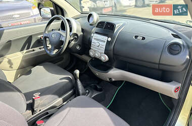 Хэтчбек Daihatsu Sirion 2005 в 