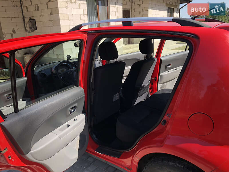 Хэтчбек Daihatsu Sirion 2010 в Ровно