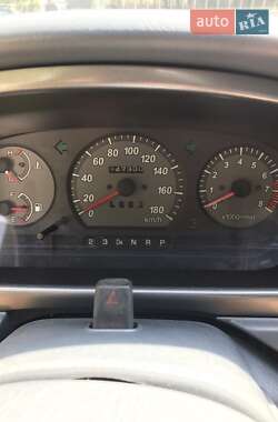Хэтчбек Daihatsu Sirion 2001 в 