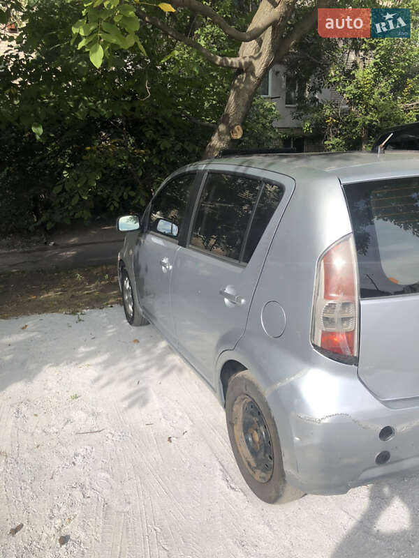 Хетчбек Daihatsu Sirion 2005 в Синельниковому