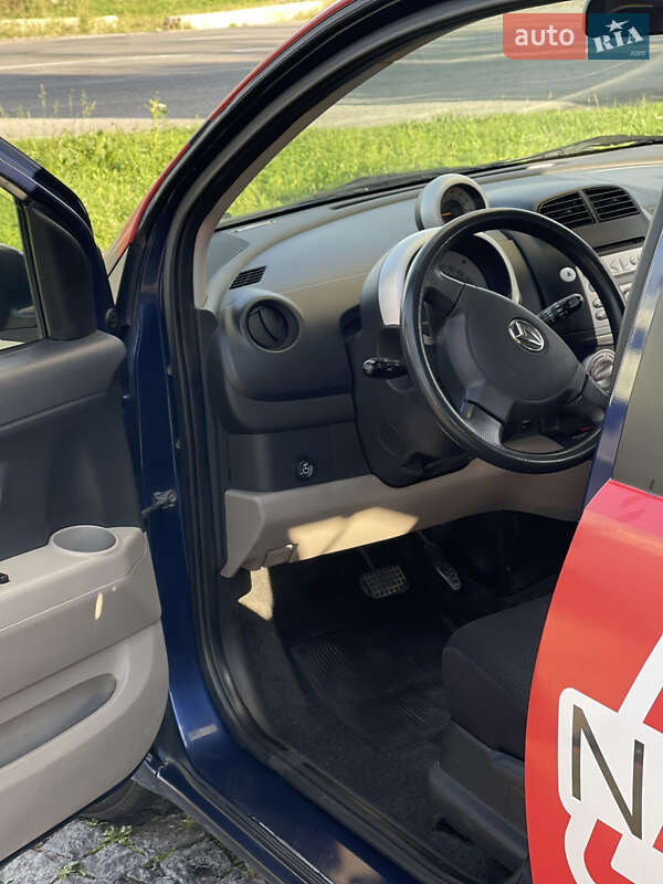 Хэтчбек Daihatsu Sirion 2005 в Хмельницком