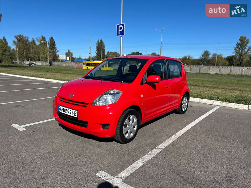 Хэтчбек Daihatsu Sirion 2008 в 
