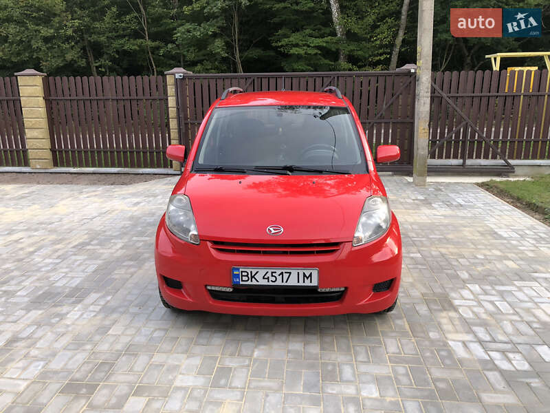 Хэтчбек Daihatsu Sirion 2010 в Ровно