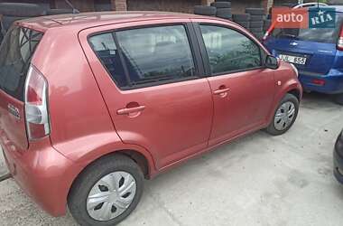 Хэтчбек Daihatsu Sirion 2006 в 