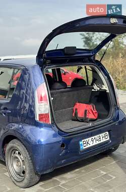 Хэтчбек Daihatsu Sirion 2005 в 