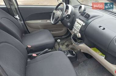 Хэтчбек Daihatsu Sirion 2005 в 