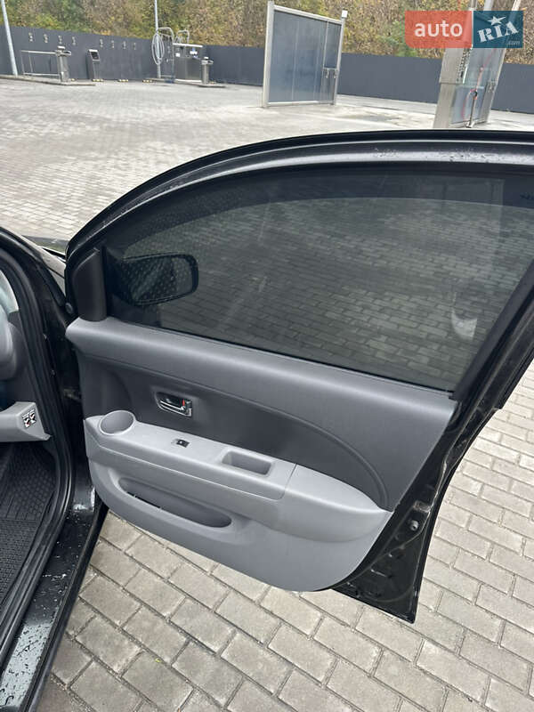 Хэтчбек Daihatsu Sirion 2008 в Киеве