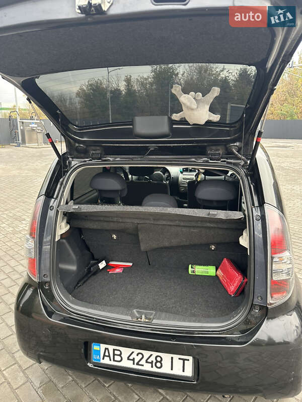 Хэтчбек Daihatsu Sirion 2008 в Киеве