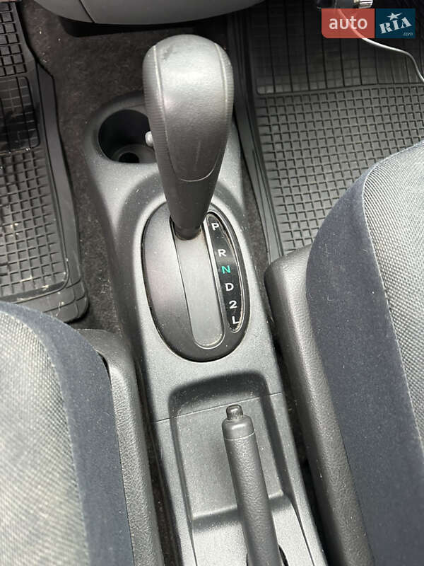 Хэтчбек Daihatsu Sirion 2008 в Киеве