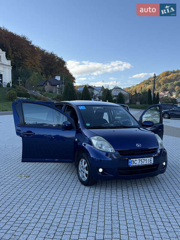 Хэтчбек Daihatsu Sirion 2005 в Львове