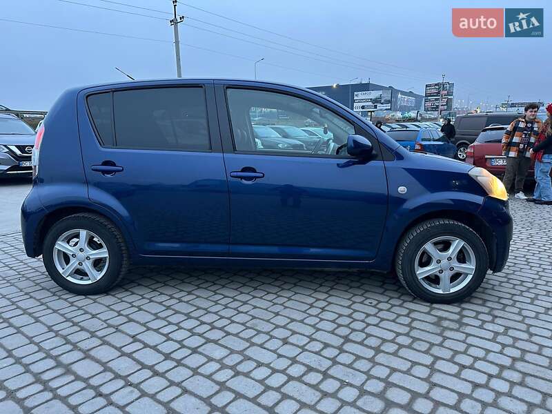 Хэтчбек Daihatsu Sirion 2005 в Львове