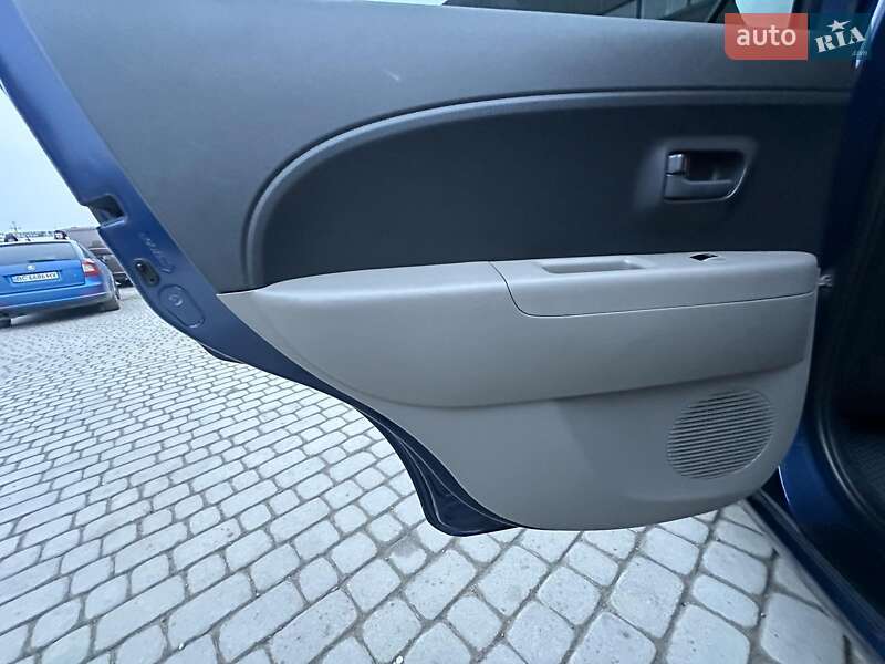 Хэтчбек Daihatsu Sirion 2005 в Львове