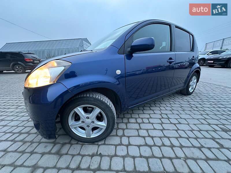 Хэтчбек Daihatsu Sirion 2005 в Львове
