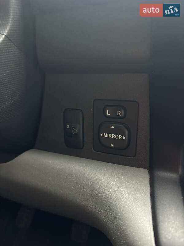 Хетчбек Daihatsu Sirion 2007 в Чернівцях фото 7 Хетчбек Daihatsu Sirion 2007 в Чернівцях