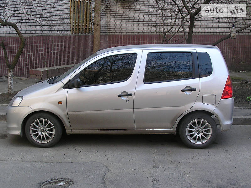 Хэтчбек Daihatsu YRV 2004 в Днепре