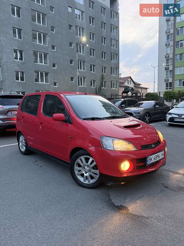 Микровэн Daihatsu YRV 2004 в 