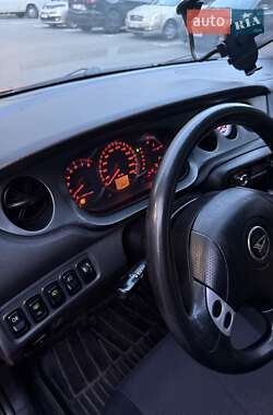 Микровэн Daihatsu YRV 2004 в 