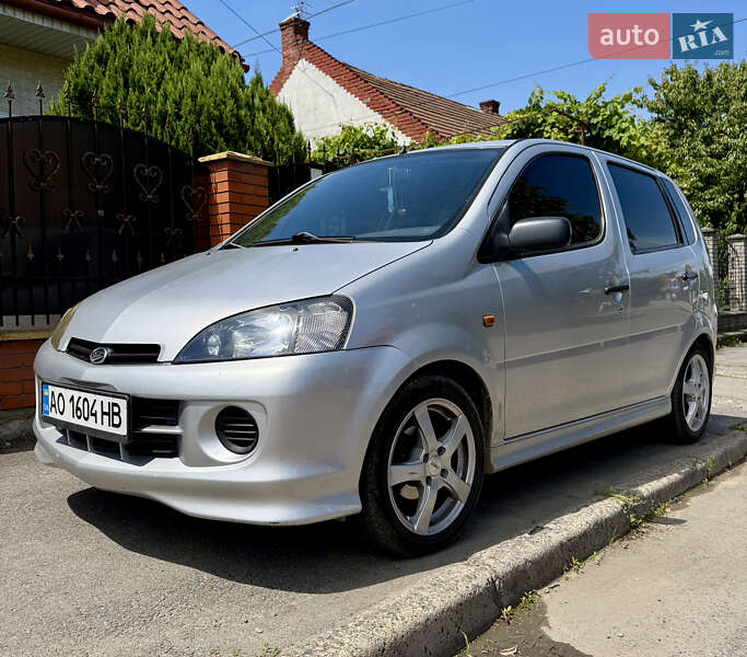 Микровэн Daihatsu YRV 2005 в 