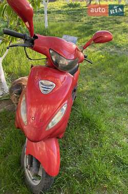 Скутер Defiant Defiant 2005 в  Скутер Defiant Defiant 2005 в