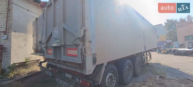 Зерновоз - полуприцеп Dennison Trailers 2007 в Млинове