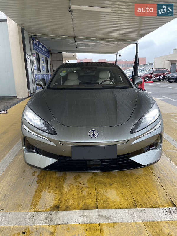 Лифтбек Denza Z9 GT 2024 в Киеве