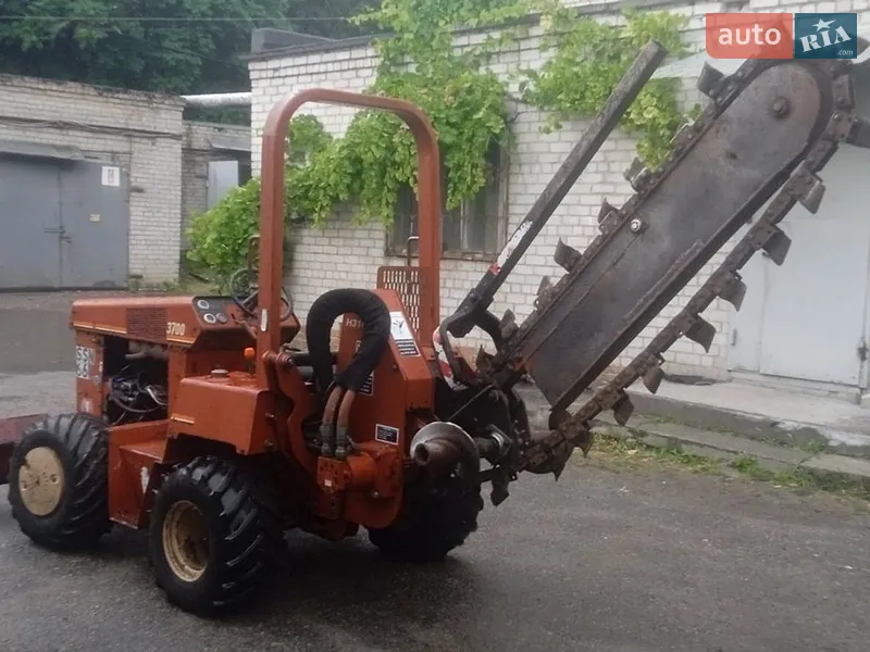 Ditch Witch 3700 2003