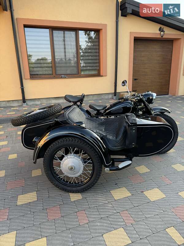 Мотоцикл з коляскою Днепр (КМЗ) К 750М 1965 в Львові