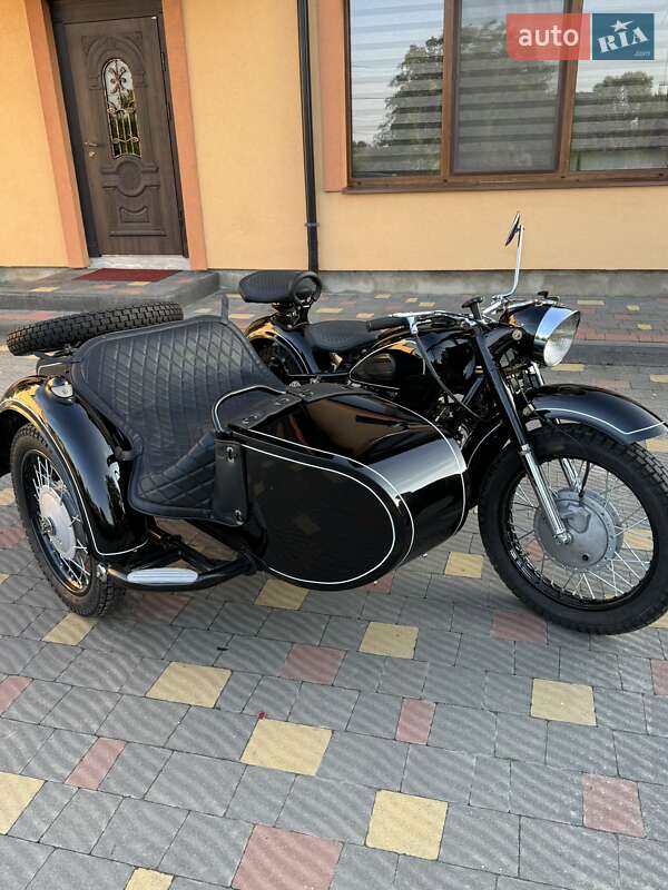Мотоцикл з коляскою Днепр (КМЗ) К 750М 1965 в Львові