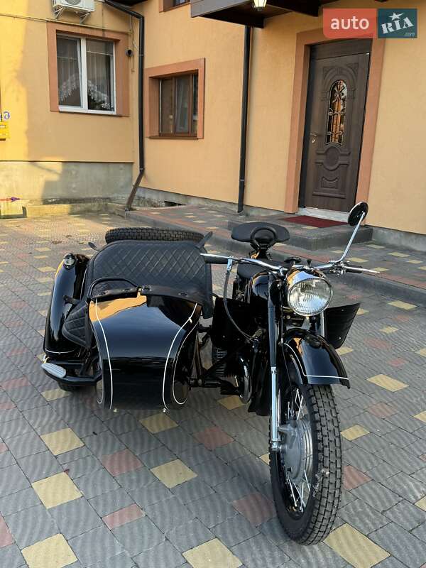 Мотоцикл з коляскою Днепр (КМЗ) К 750М 1965 в Львові