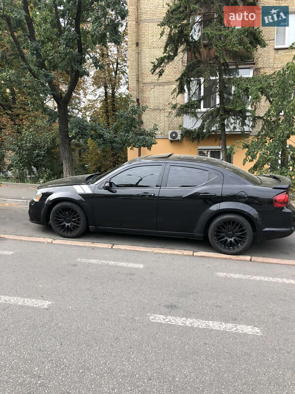 Седан Dodge Avenger 2013 в Києві