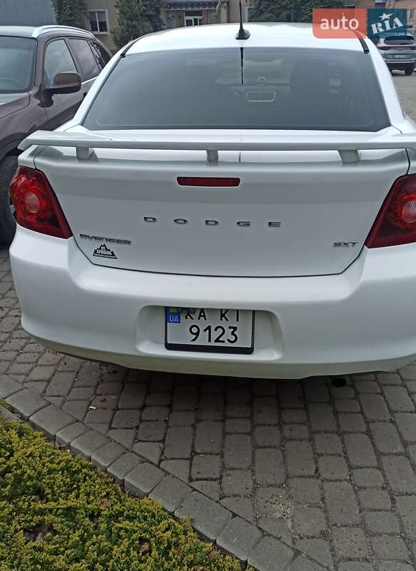 Седан Dodge Avenger 2013 в Львове