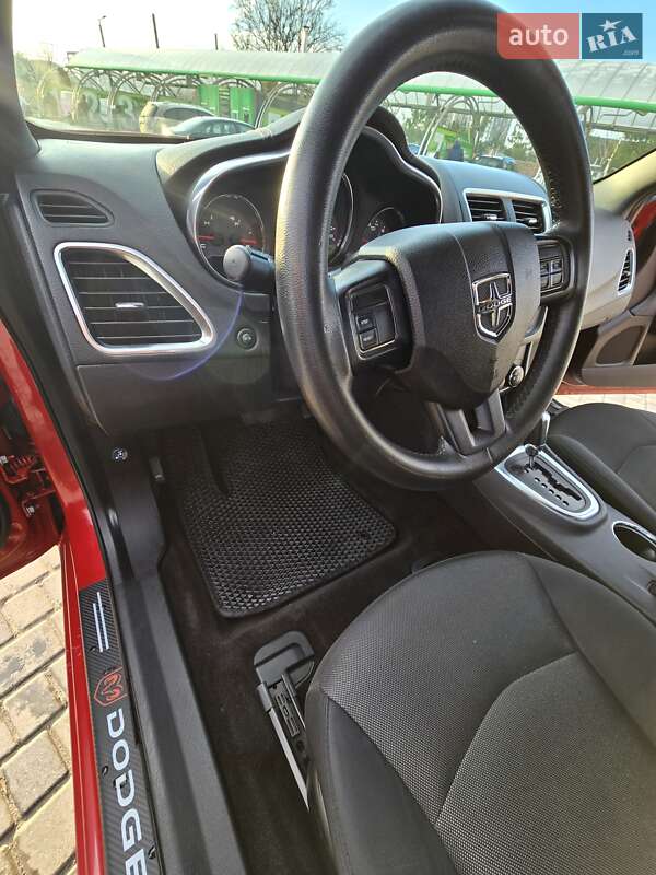 Седан Dodge Avenger 2013 в Кропивницком