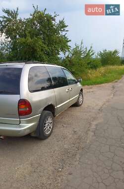 Минивэн Dodge Caravan 1996 в 